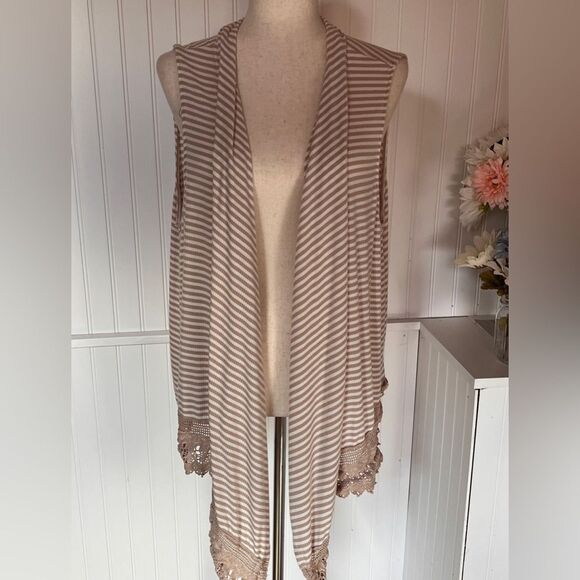 Open Sleeveless Striped Cardigan with Crochet Lace Bottom Trim - Picture 1 of 6